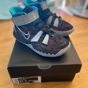 Kyrie 7 Pixel Camo Preschool size 1.5